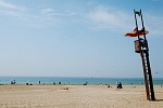 Torre de vigilancia de la Creu Roja en la playa de Gavà Mar (altura de la calle de Vandellòs)